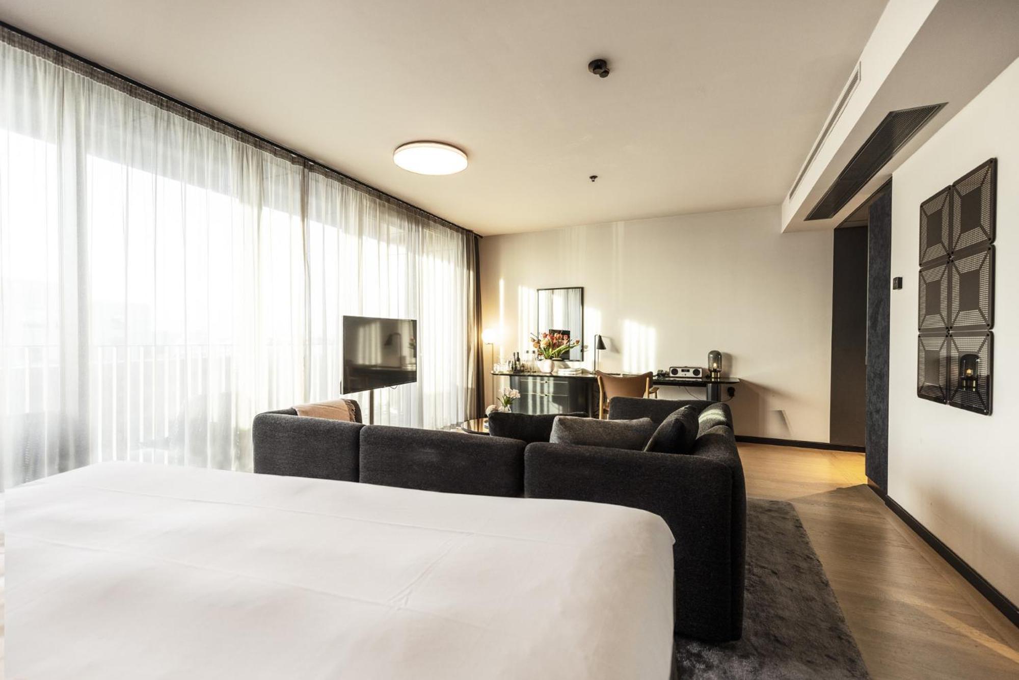 Hotel At Six 5*